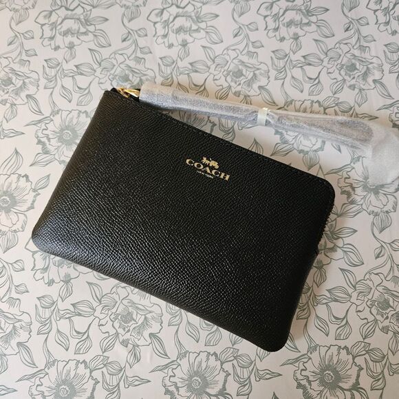 NWT Coach Corner Zip Leather Wristlet | Black